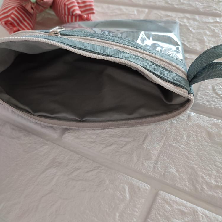 Bolsa plastificada cinza